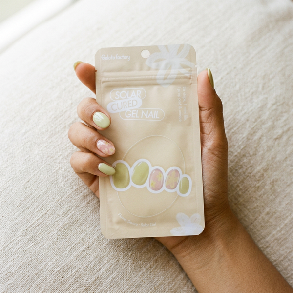 Flower Dance Solar Gel - sachet dans la paume